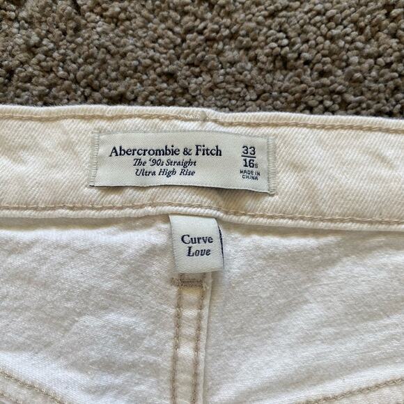 Abercrombie and Fitch Ultra High Rise The 90’s Straight White Jeans- size 16s - Picture 8 of 9
